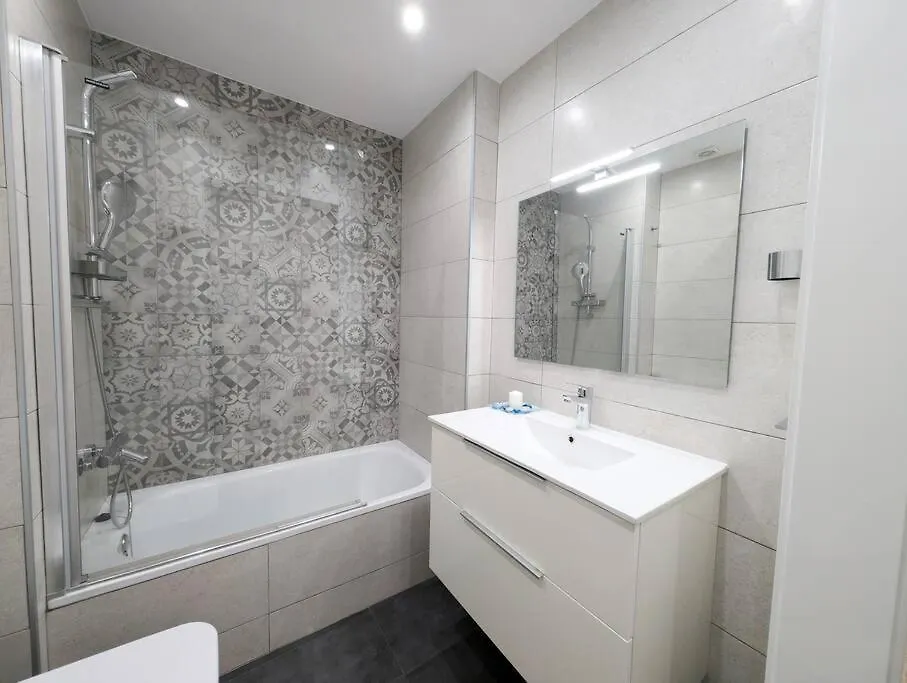New Flat In The Centre, 10 Min From Bcn Airport Apartment Cornella de Llobregat