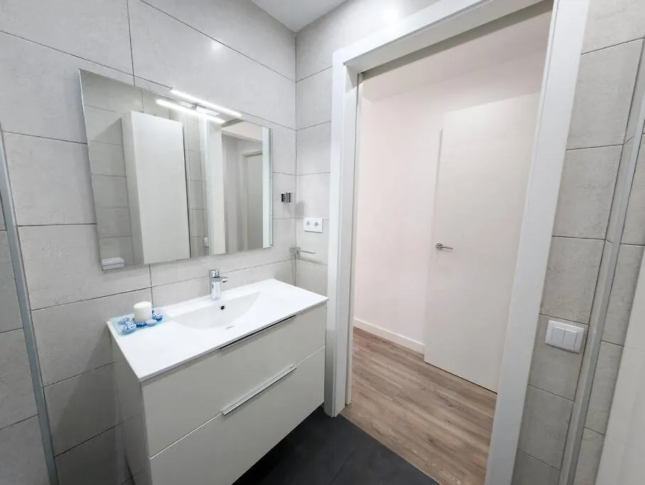 New Flat In The Centre, 10 Min From Bcn Airport Apartment Cornella de Llobregat