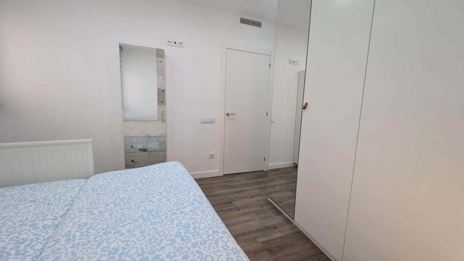 New Flat In The Centre, 10 Min From Bcn Airport Apartment Cornella de Llobregat